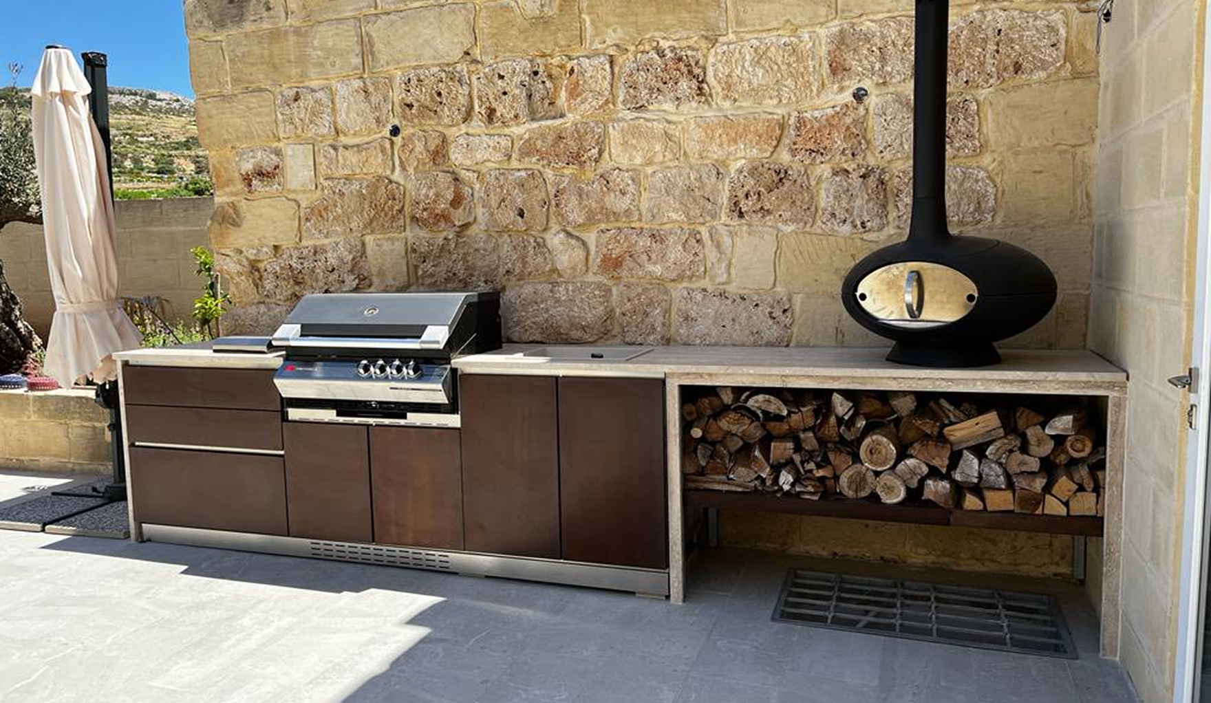 Cuisine sur-mesure exterieur conçue et posée à Pontarlier – projet clé en main avec Yann Home Concept-1