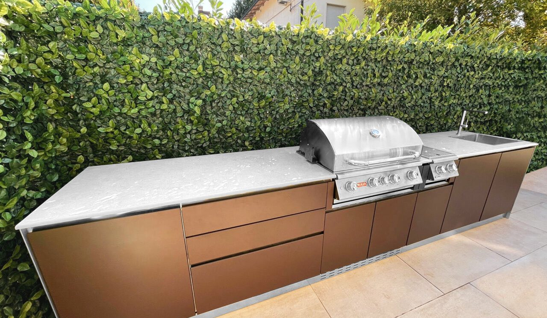 Cuisine sur-mesure exterieur conçue et posée à Pontarlier – projet clé en main avec Yann Home Concept-4